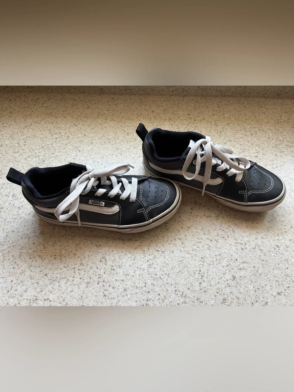 Vans - Kids Black Grey & White Athletic  Sneaker Shoe Kid Boys Size 2